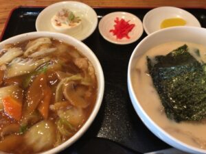 中華食堂一番屋の中華飯セット-とんこつラーメン