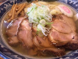 中華食堂一番屋の塩チャーシューワンタン麺