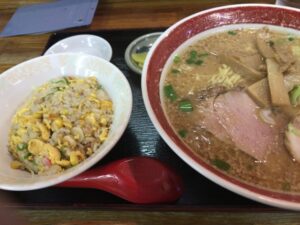 味好の半チャンセット-辛味噌ラーメン