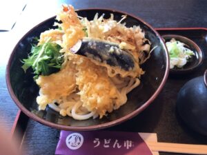 うどん市の天ぷらおろしのぶっかけうどん