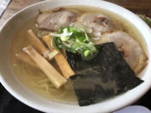 尾浦の塩ラーメン