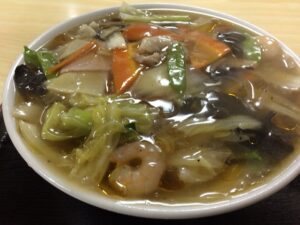 絹出屋の五目ラーメン大盛り