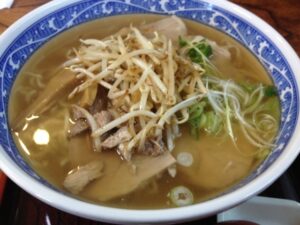 たこい食堂の白醤油チャーシュー麺