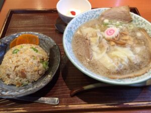 大安食堂のチャーハンセット-塩ワンタン麺