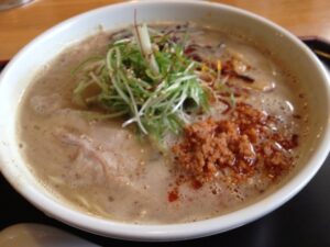 鷹乃巣の赤丸とんこつ