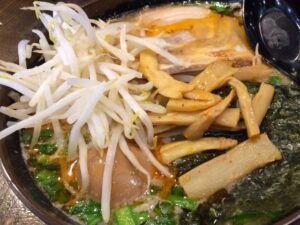 つるおか家の辛味噌ラーメン＋もやし