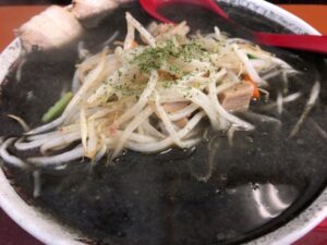 月の黒味噌中華-味玉トッピング