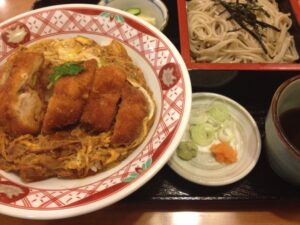 南部家敷のとりかつ丼セット