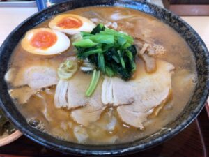 満月の煮たまご入りスタミナワンタン麺