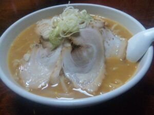 らーめん屋ですの野菜味噌チャーシュー