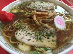 龍上海の赤湯ラーメン大盛り