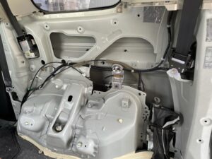 リア運転席側作業前