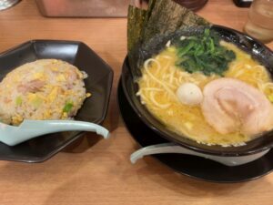 町田商店鶴岡インター店の特製チャーハンセット