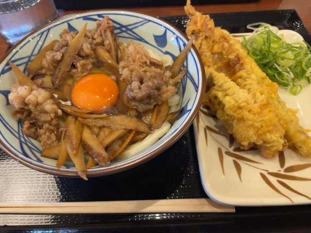 丸亀製麺の肉ごぼう釜玉＋天ぷら